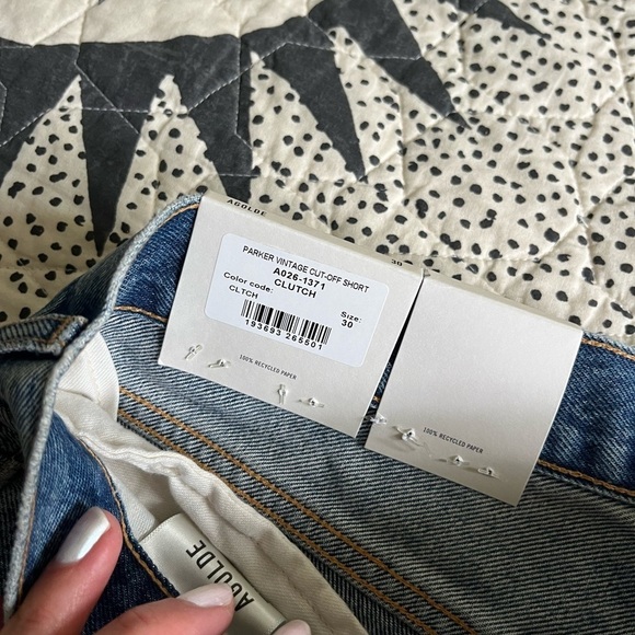 AGOLDE Parker Short in Clutch - Picture 10 of 11